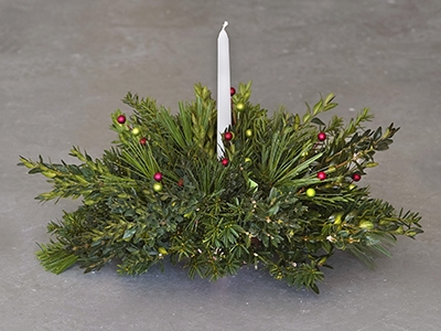 12-10-21 holiday centerpiece 400 x 300