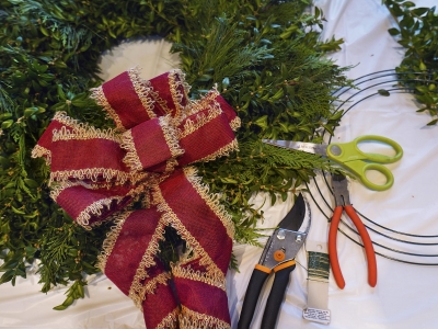 Wreath2891A-scaled_400x300_acf_cropped
